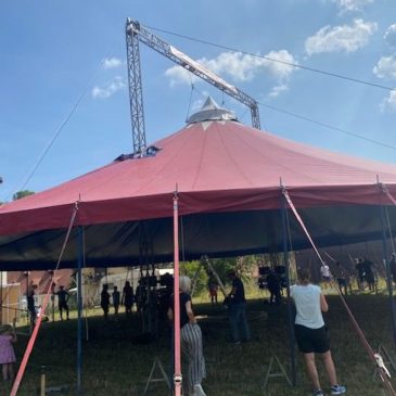 Der Zirkus ist da! Das Zelt wird aufgebaut!
